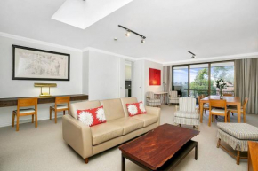 SPF13-Sunny, Spacious, Highly Convenient Apartment